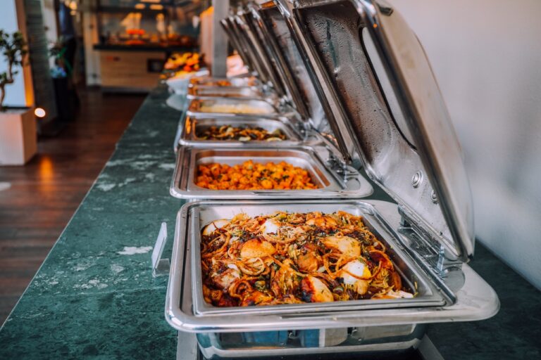 Aveti nevoie de catering pentru un eveniment corporate
