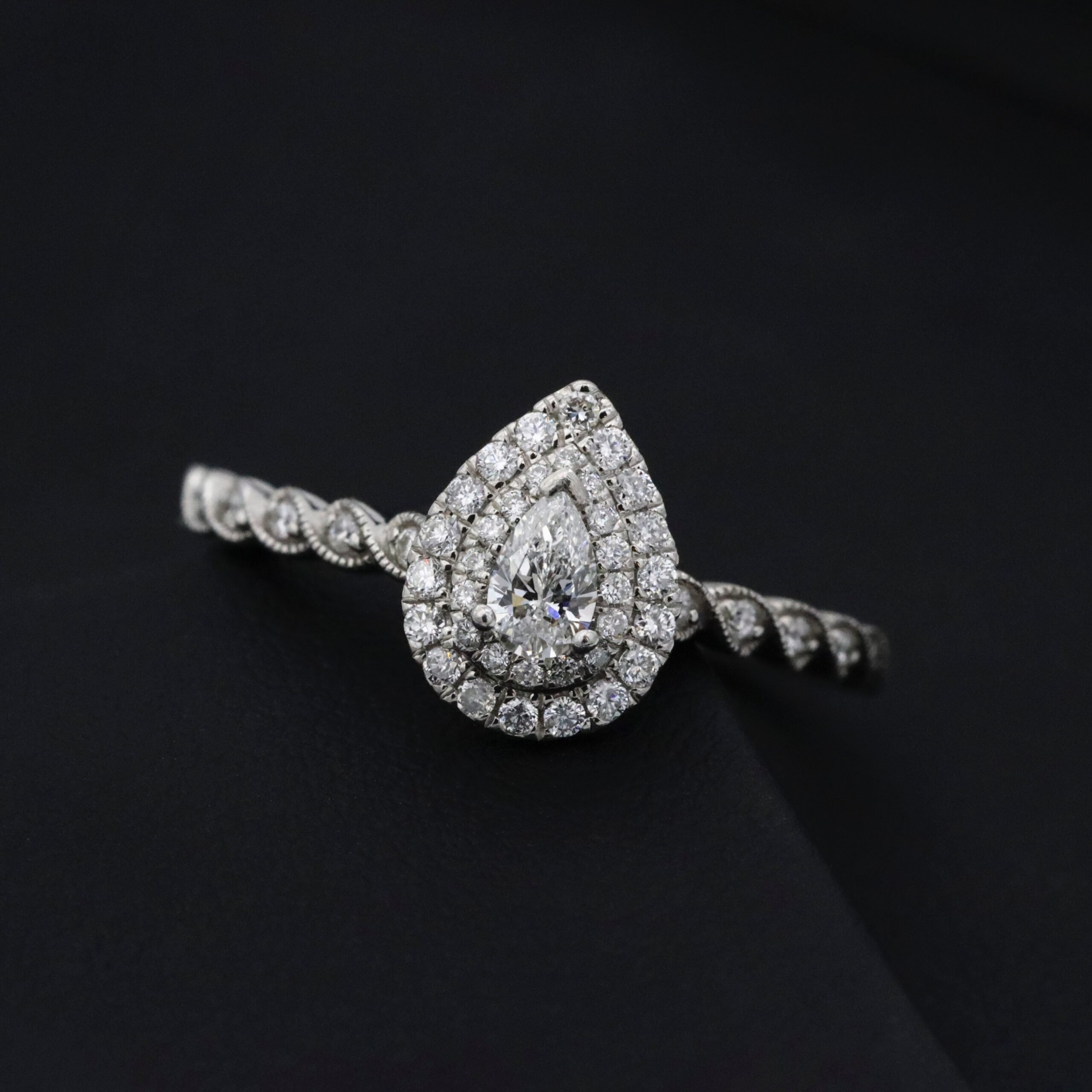 Cum anume poti alege inelul cu diamante pentru a face o cerere in casatorie?