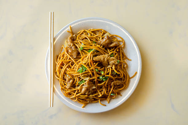 Noodles cu pui – o rețetă savuroasă pentru mesele ușoare