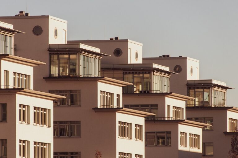piata imobiliara constanta